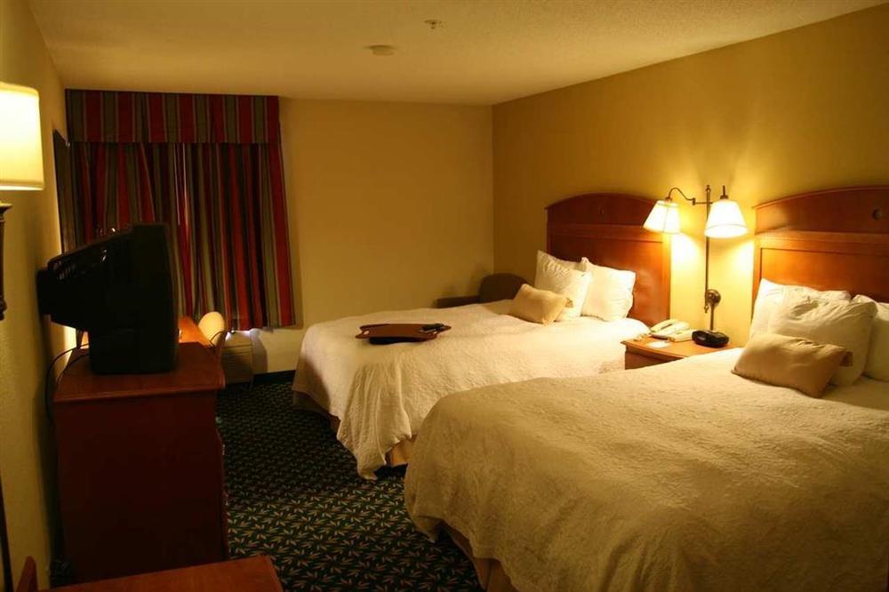 ホテル ハンプトン イン ミネアポリス バーンズビル 部屋 写真